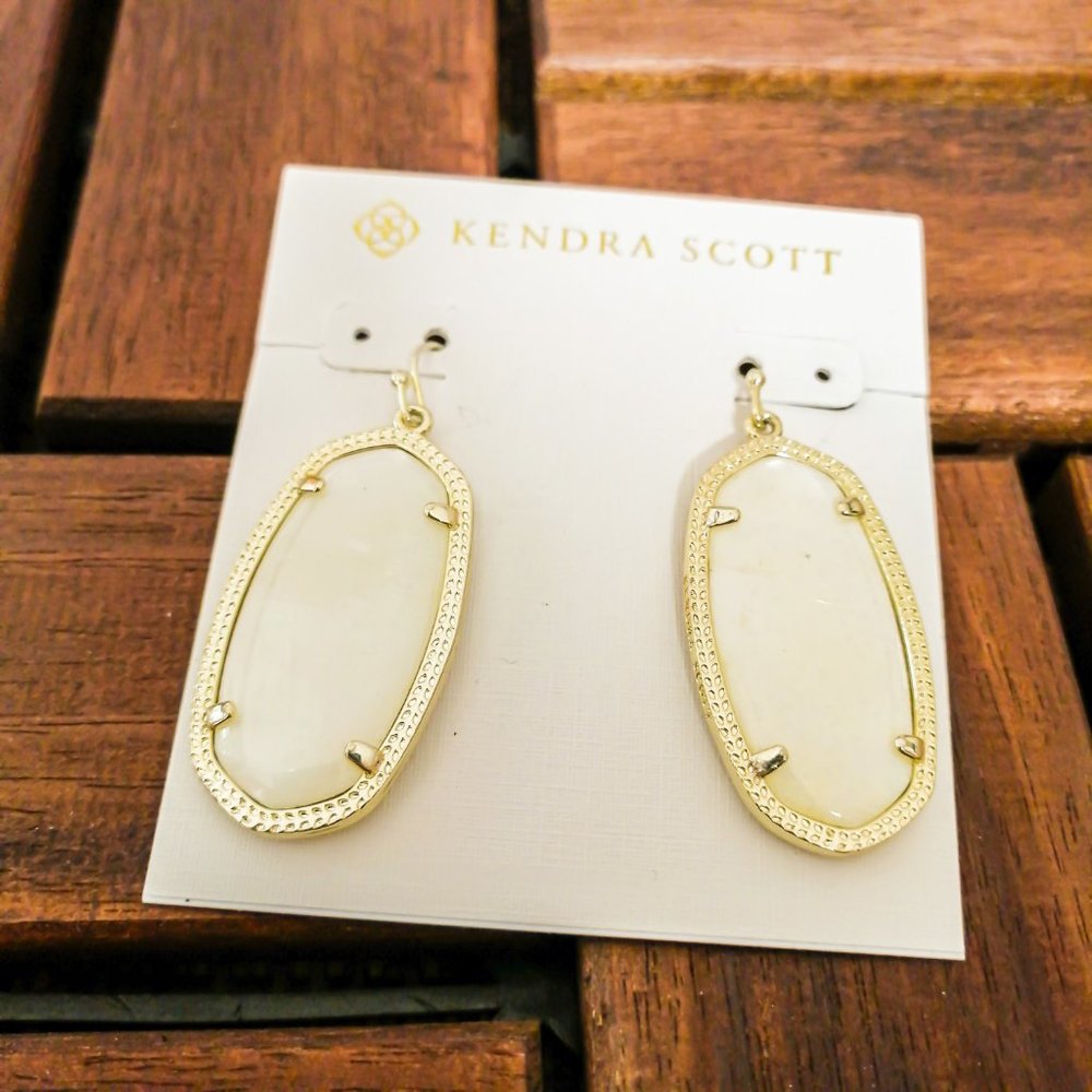 Kendra Scott Elle earrings ivory mother of pearl